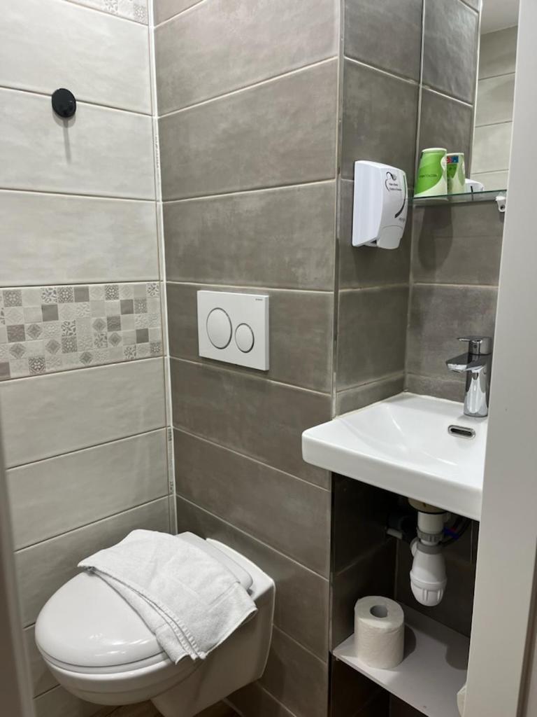 Brit Hotel La Bonne Etape 에브뢰 외부 사진